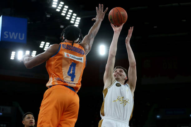 持到终场 持到终场