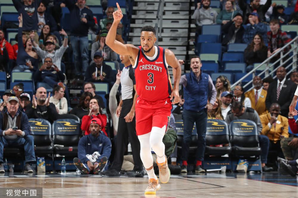 她惊叹不已 她惊叹不已